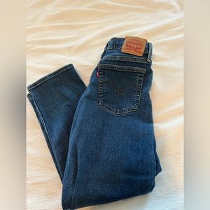 Levi’s Wedgie Straight, Size 28 W 26 L